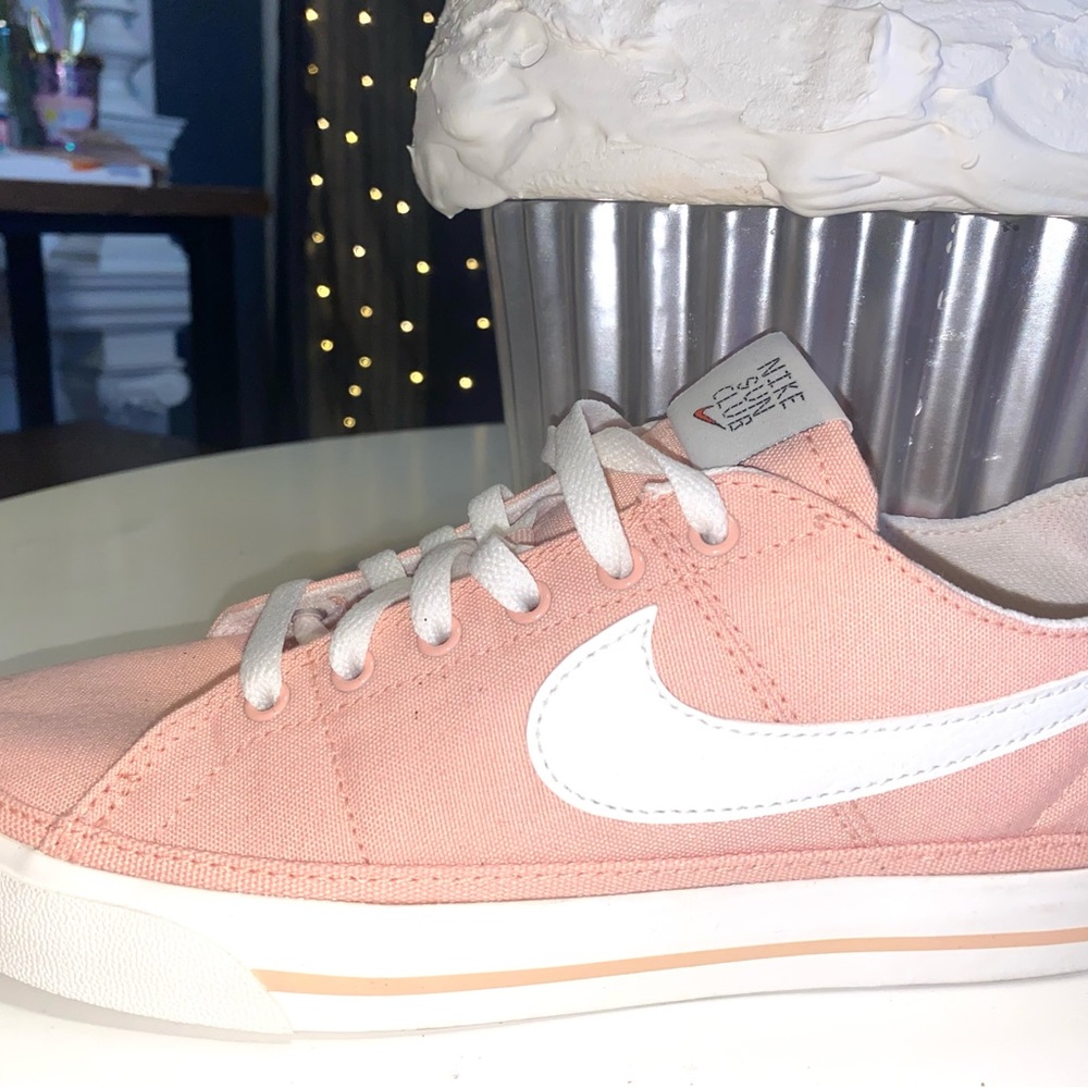 SUN BEACH CLUB PEACH 🍑 NIKES! Size 8.5! NEW✨✨✨